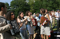 Bouble-bassists 